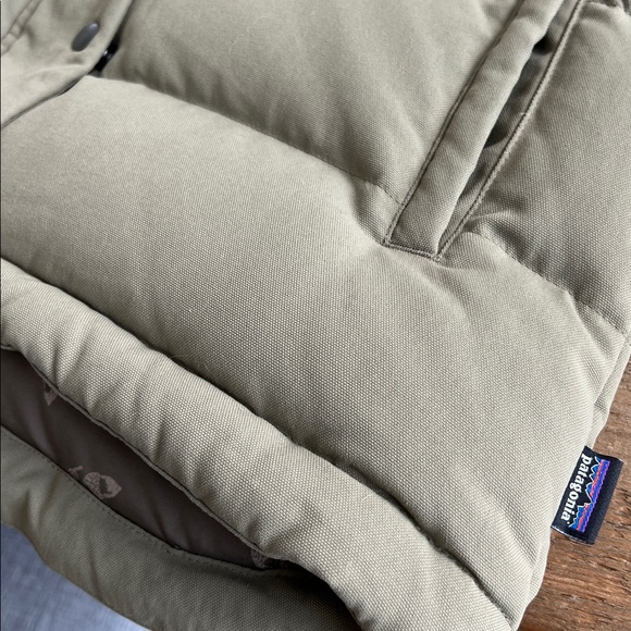Like new Patagonia down Bivy Vest Medium Olive Cream - Picture 5 of 5